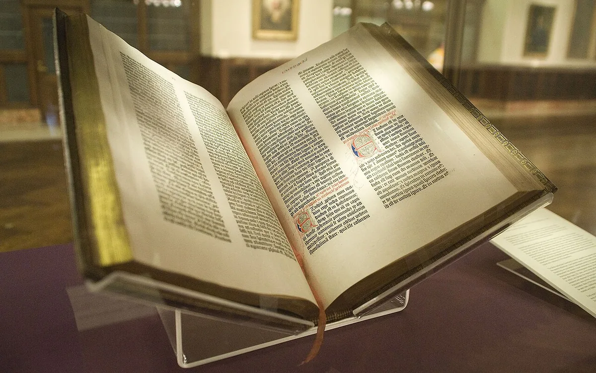 Exemplaire de la Bible de Gutenberg, première Bible imprimée, conservé à la New York Public Library