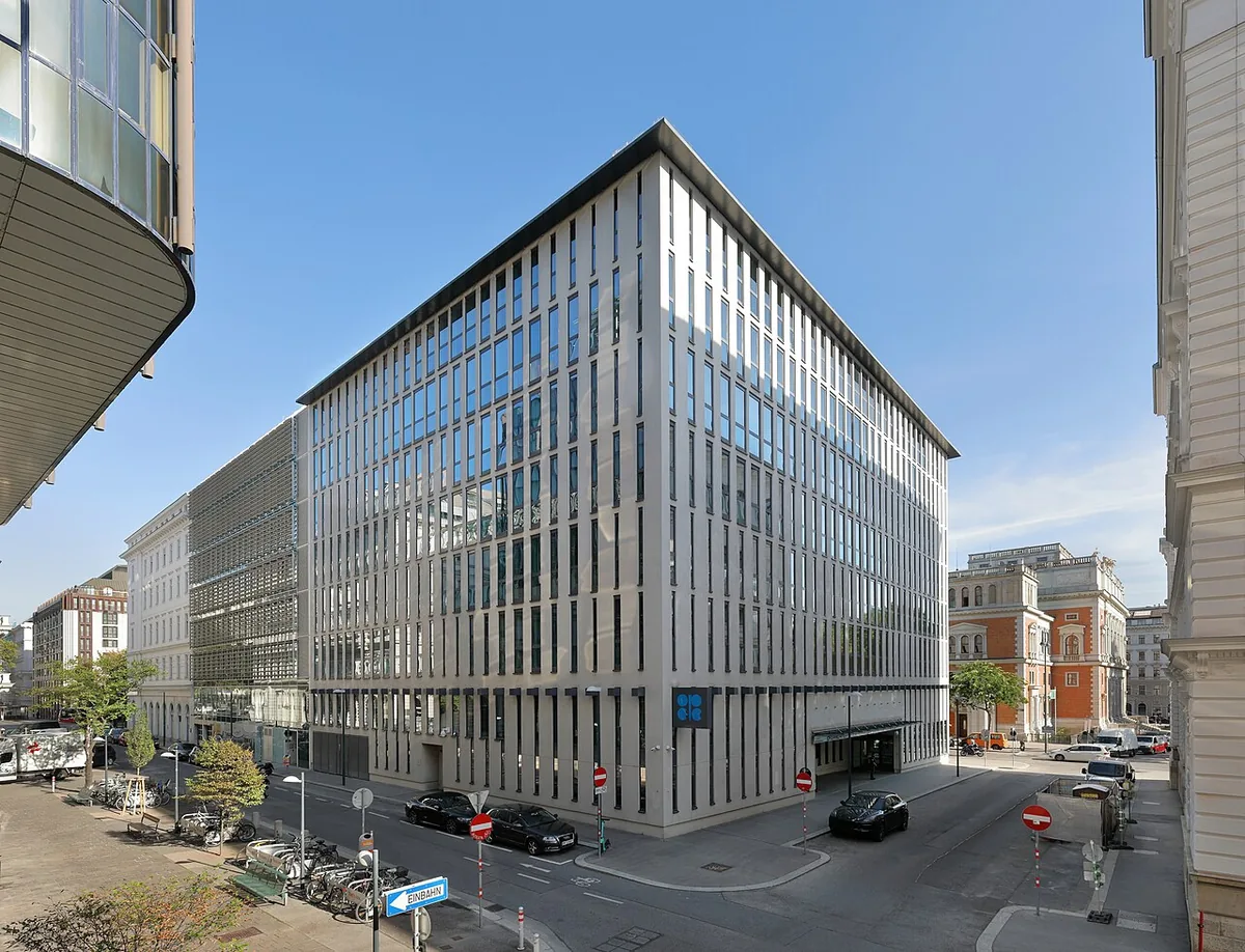 Façade du siège de l'OPEP à Vienne, immeuble de bureaux moderne du centre de la capitale autrichienne